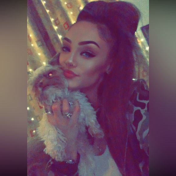 Welcome to my closet! My names D, I have SOO MUCH UNLISTED….And 🖤 trading! - Picture 12 of 12